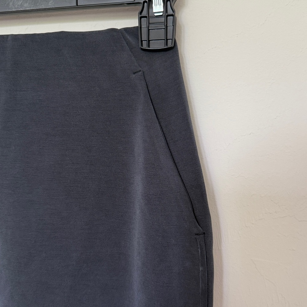 Lululemon softstreme HR midi Skirt - Picture 2 of 5